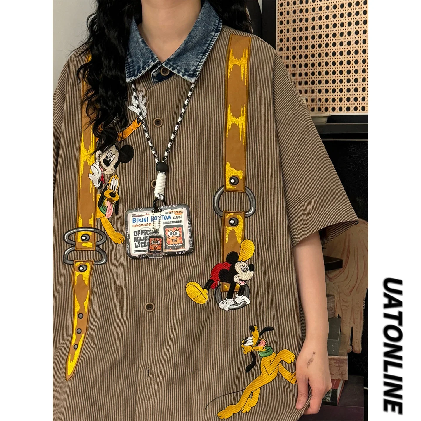 

UATONLINE2026 Американская ретро-рубашка с мультяшной вышивкой, короткий рукав, в университетском стиле, женская, универсальная, уличная мода, свободный крой, дышащая