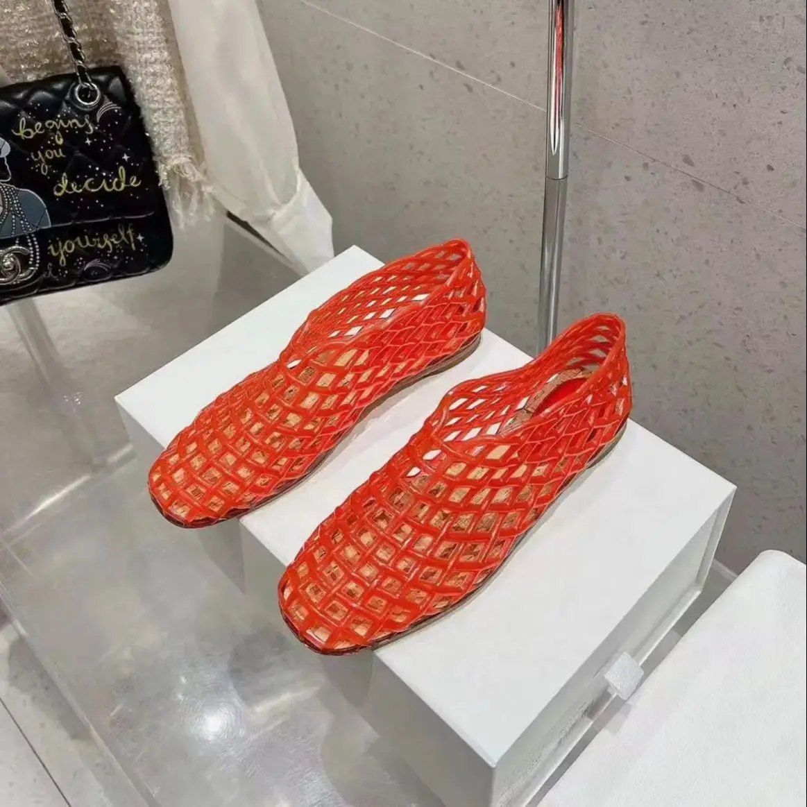 Fashion Design shoes 2024 Summer Holiday Newest Jelly Shoes Transparent Weaved Round Toe Low Heels Sandals Women  Beach Shoes