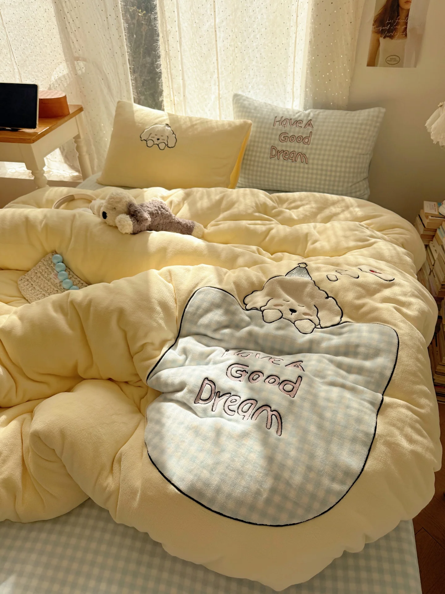 

Теплый комплект постельного белья с вышивкой собаки, осенне-зимний, из кораллового флиса, двусторонний, очень мягкий, с пододеяльником и простыней