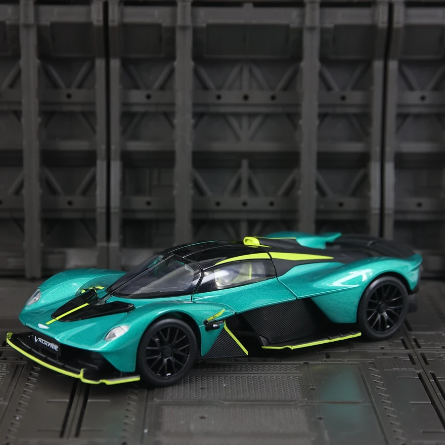 

CCA 1:23 Aston Martin Valkyrie Alloy Supercar Model Sound and Light Metal Car Ornament Collection Gift Door Openable
