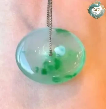 

Подвеска с пряжкой из натурального плавающего цветочного жадеита (класса А) | Амулет из тонкого нефрита для благословения и защиты