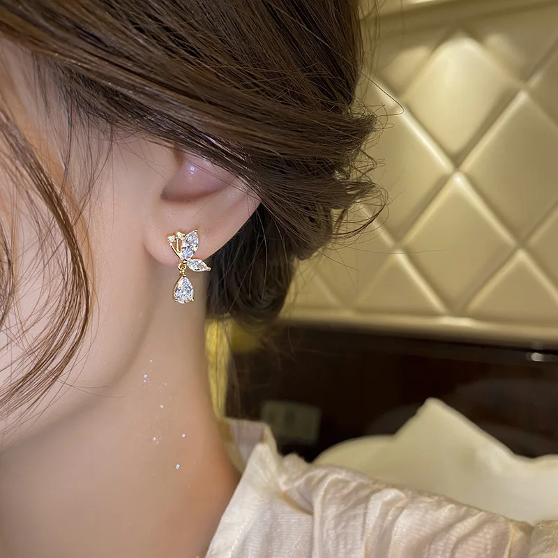 أقراط فراشة فرنسية للنساء ، مجوهرات راقية ، تصميم براق ، فاخر بأسعار معقولة ، موضة جديدة ،