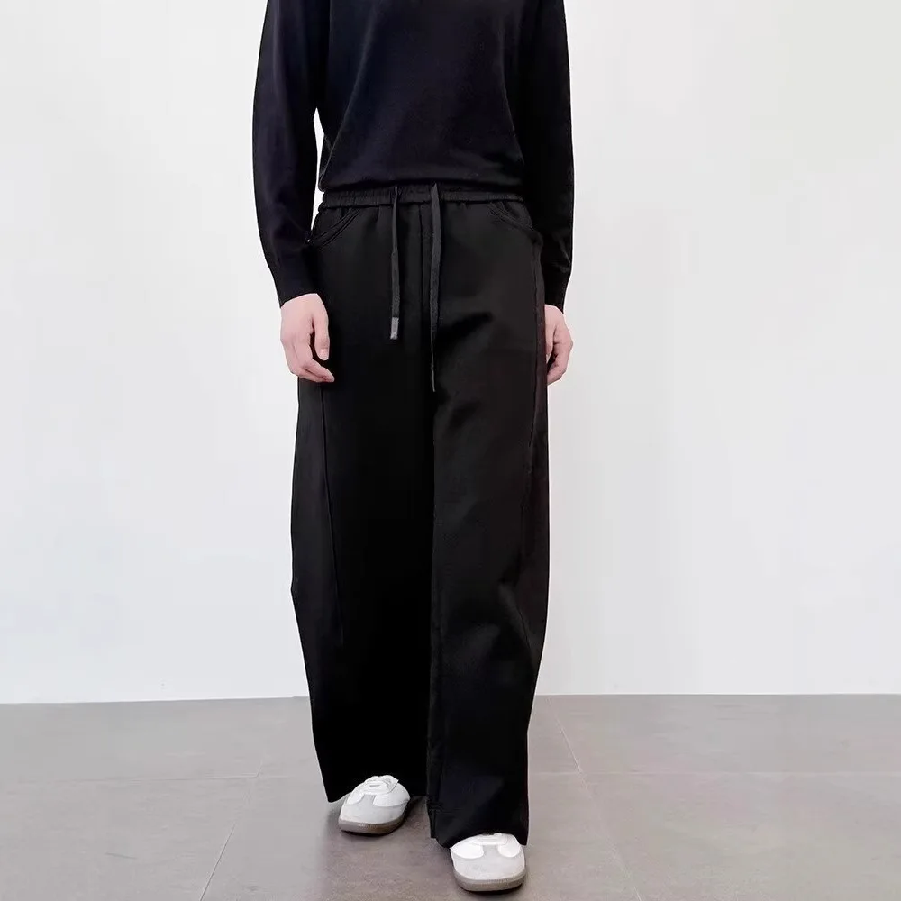 Calça de moletom masculina com cordão elástico na cintura, ajuste solto, scimitar, versátil, design casual, solta, reta, para esfregar o chão