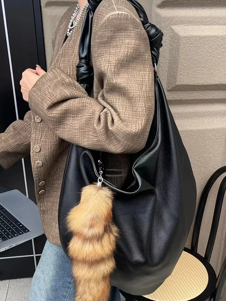 Autumn Winter Hanging fox fur Vintage Suede Portable Bucket Bag 2024 New  Designer Leather Underarm Bags Large Capacity Tote Bag