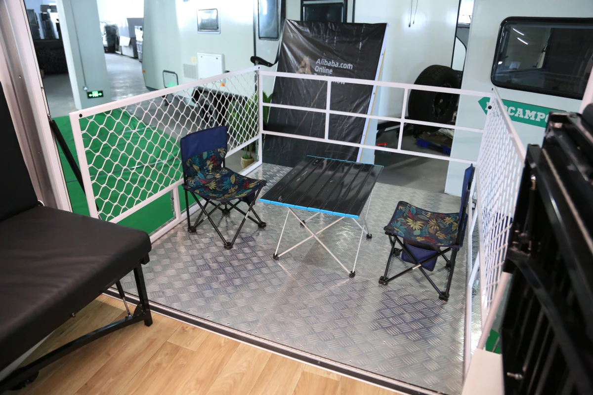 جودة عالية OEM مخصصة 12FT RV لعبة قافلة للطرق الوعرة مع سرير رفع