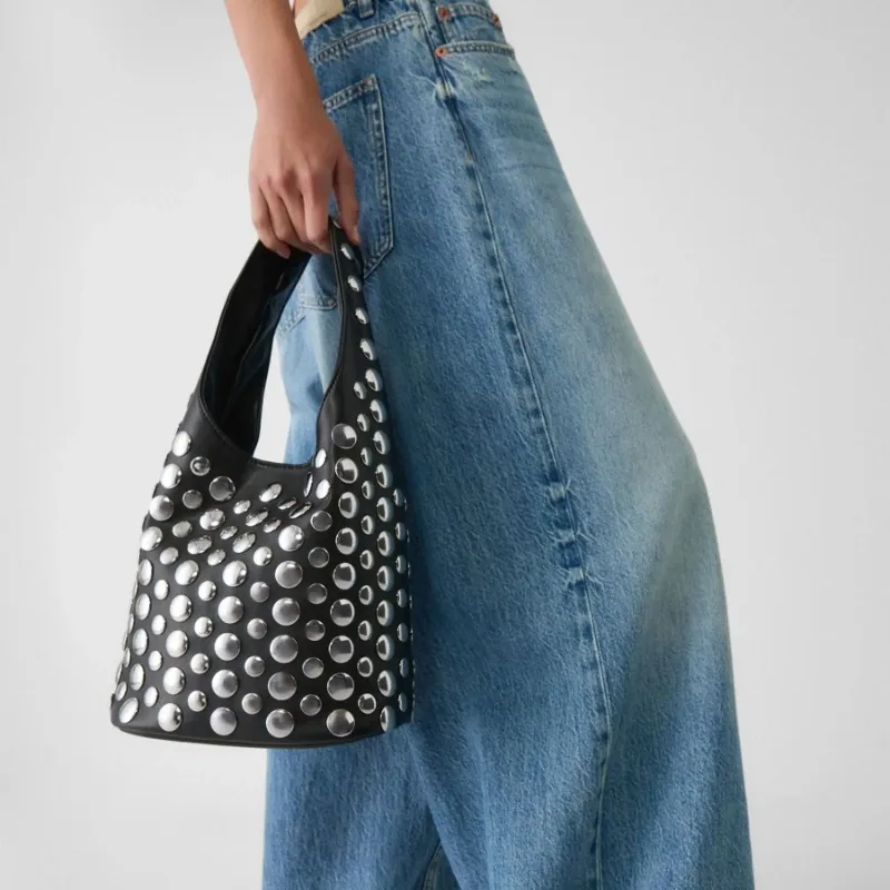 

Punk Style Embellished Double-Faced Round Rivet Inlaid Niche Luxury Bucket Bag Chic Lady Underarm Large Capacity Shoulder Bag