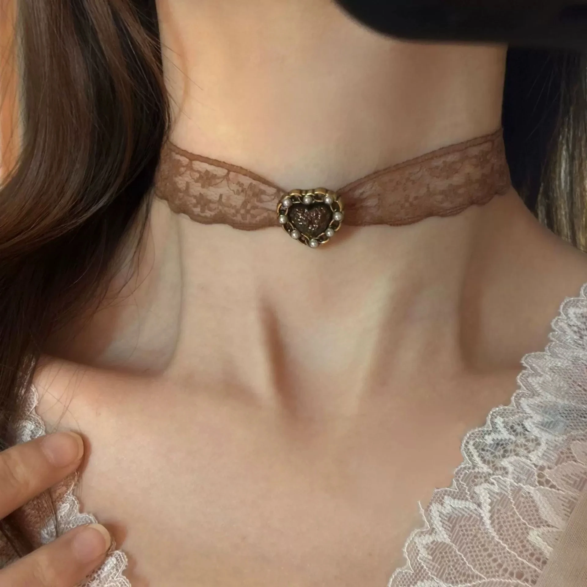 2026 Trendige Vintage-Perlen-Herz-Choker für Damen Spitzen-Halskette Schlüsselbein-Schmuck Accessoires Mädchen-Geschenk