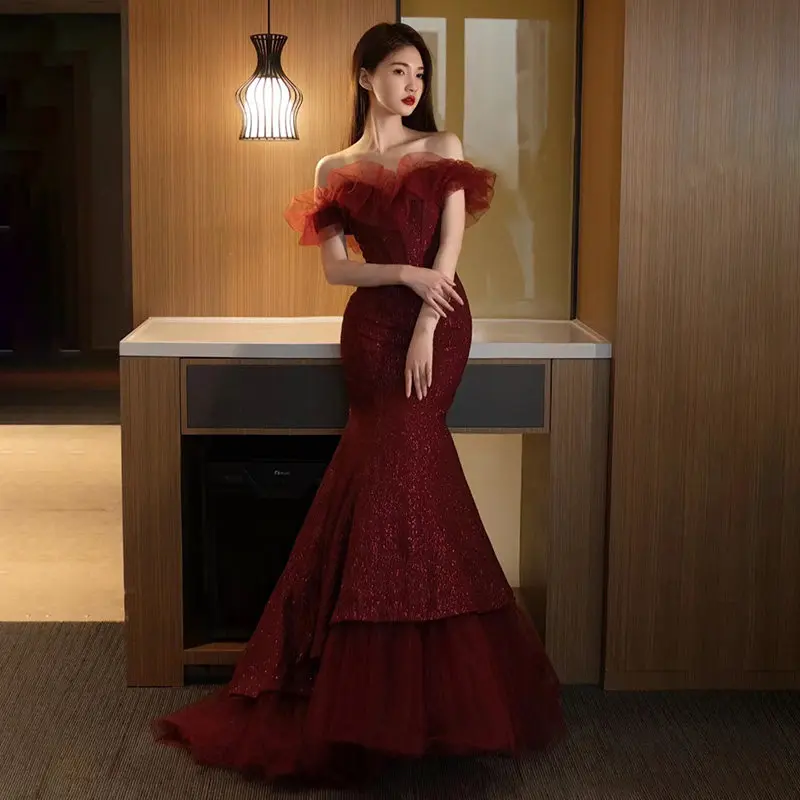 

Бордовое вечернее платье русалки с пайетками и открытыми плечами, тюлевым шлейфом и оборками, вечернее платье для выпускного вечера