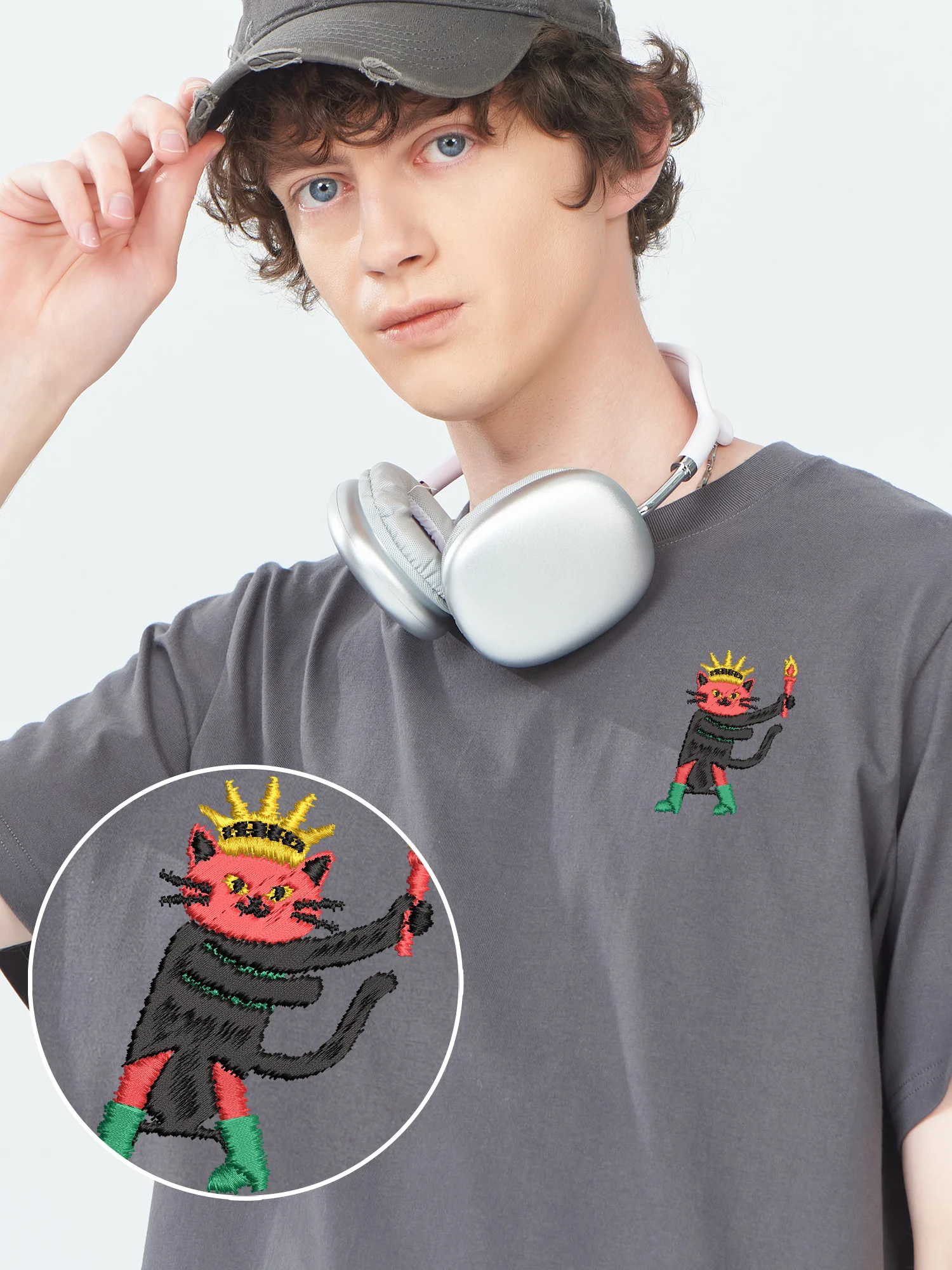 Unisex Embroidered T-Shirt Cat Taking Torch Cotton Oversized Fashionable Comfortable Streetwear Embroidery T-Shirt