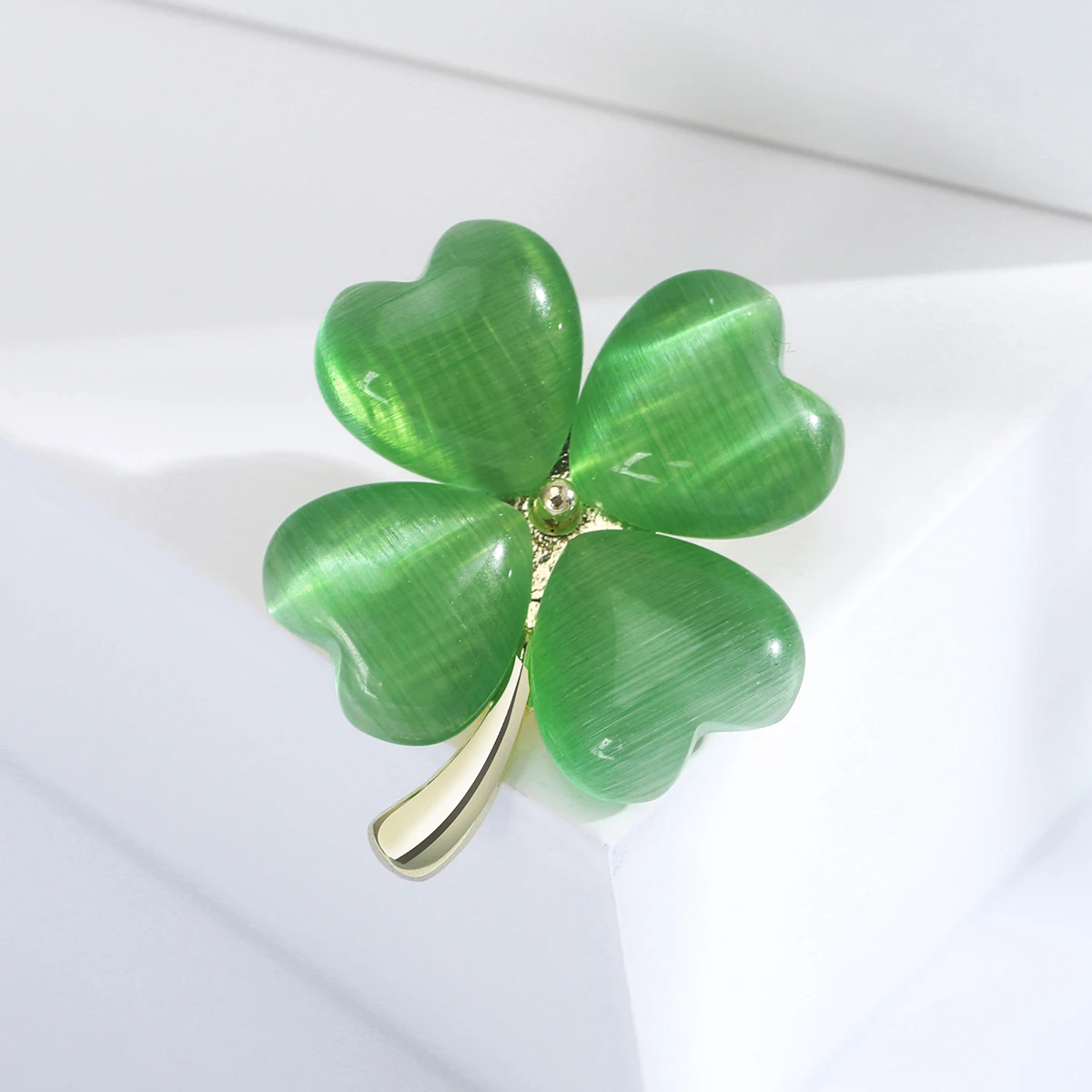 Luxury Four Leaf Clover Brooches for Women Unisex Plant Pins Multi-color Available Office Party Accessories Gifts