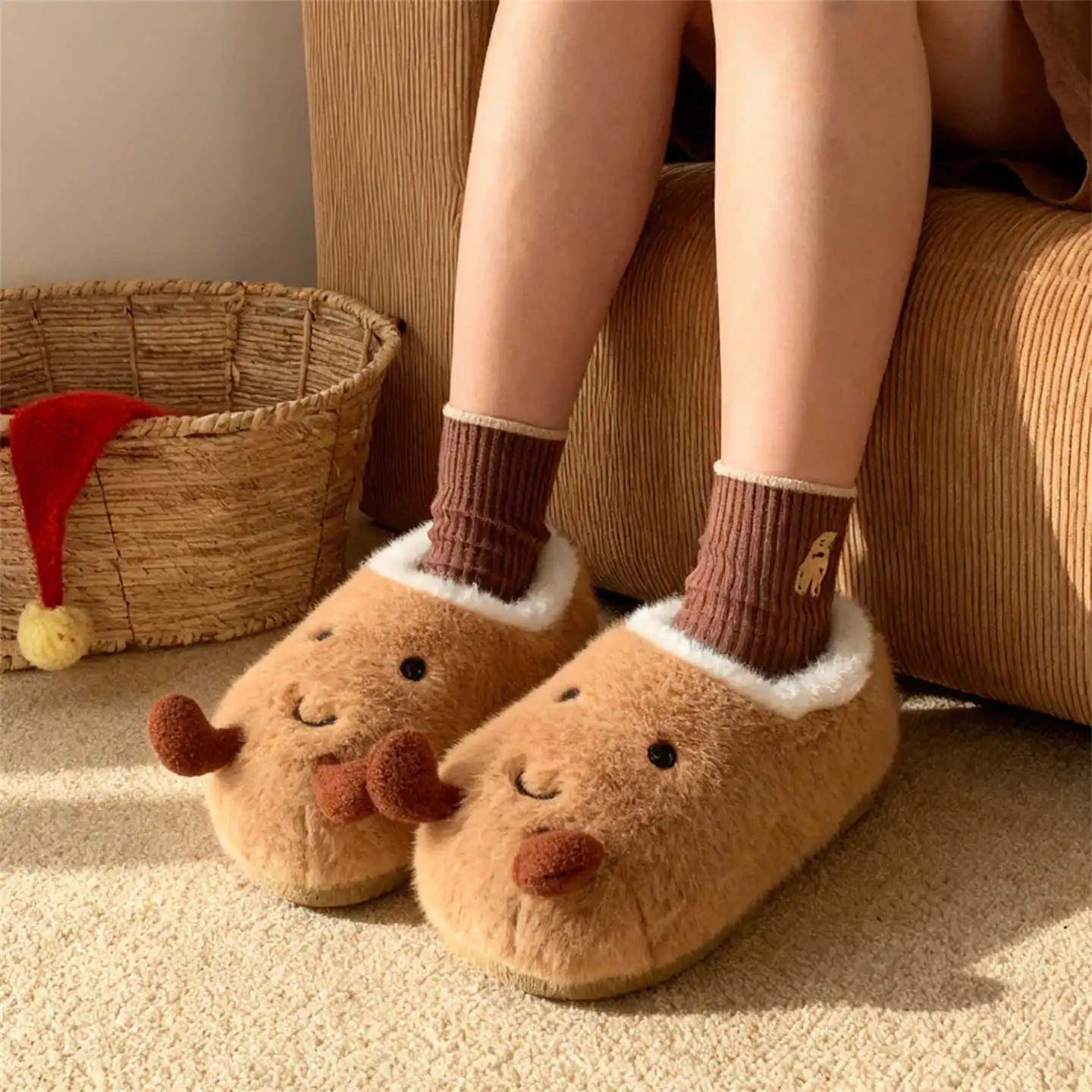 

Winter Homewear for Women: Cozy and Warm Fleece-Lined Slippers with Cute Potato-Shaped Plush Design