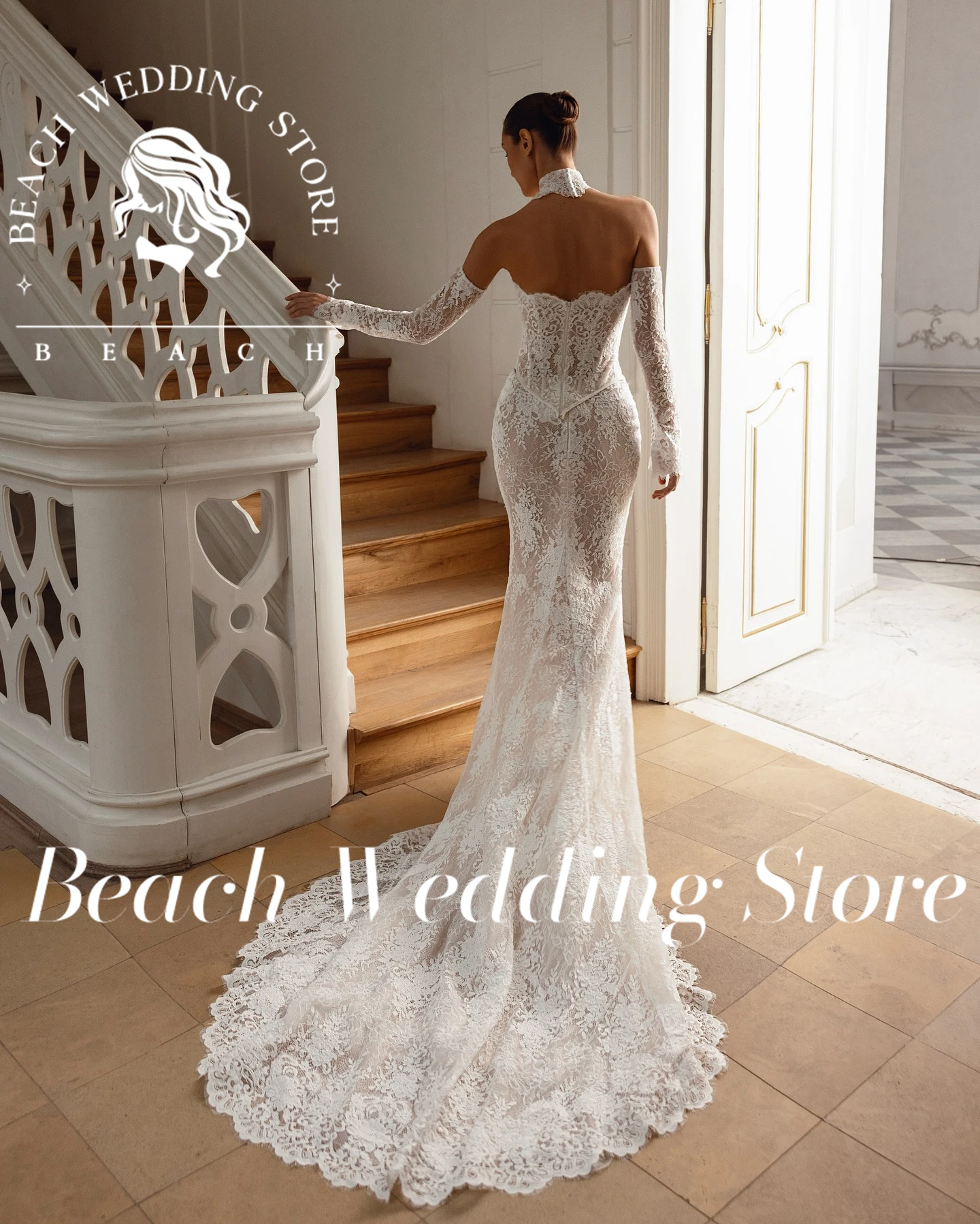 Abito da sposa a sirena senza schienale con maniche lunghe in pizzo con collo alto personalizzato da spiaggia Abito da sposa elegante con strascico lungo