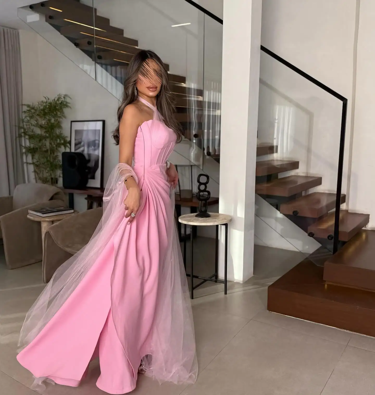 カスタマイズされたイブニングドレス絶妙なサテンストラップレスノースリーブセレブドレスクラシックリボンAラインスイープトレインパーティードレス