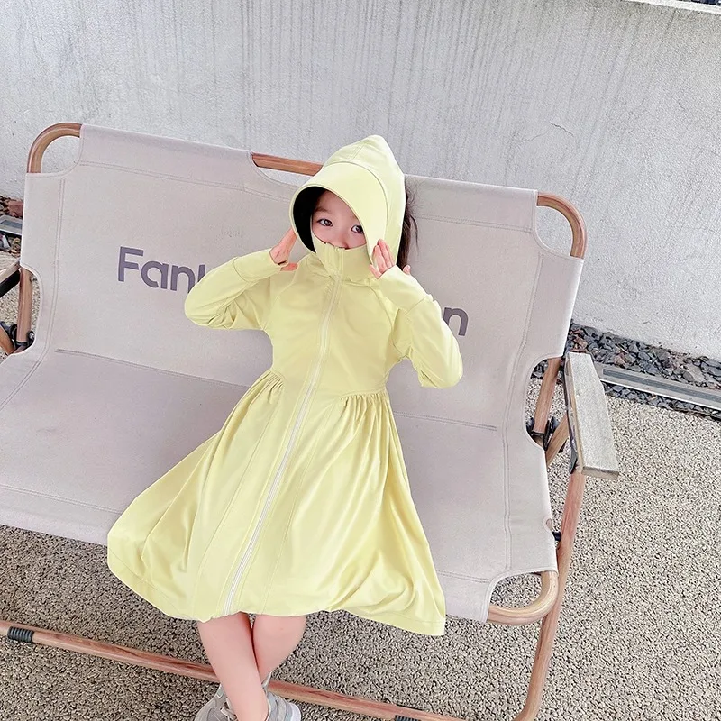 ملابس الفتيات الواقية من الشمس لصيف 2025 معطف جديد للأطفال من الحرير الجليدي خفيف الوزن يسمح بالتهوية ملابس طويلة لتكييف الهواء