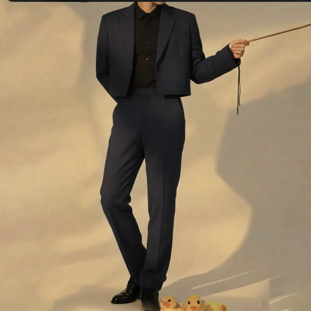 

Navy Blue Men Cropped Suit 2 Piece Single Button Slim Fit Short Blazer Pants For Wedding Party Daily Casual Streetwear Suits