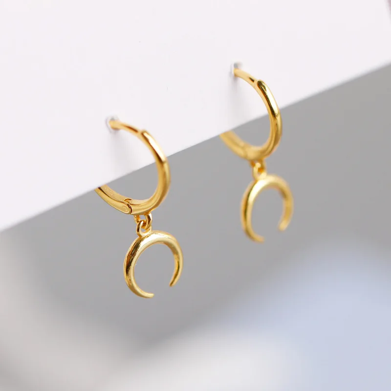 New Fashion Small Drop Earrings For Women Thin Golden Huggie With Crescent Moon Pendant Simple Female Trendy Earring Accessories