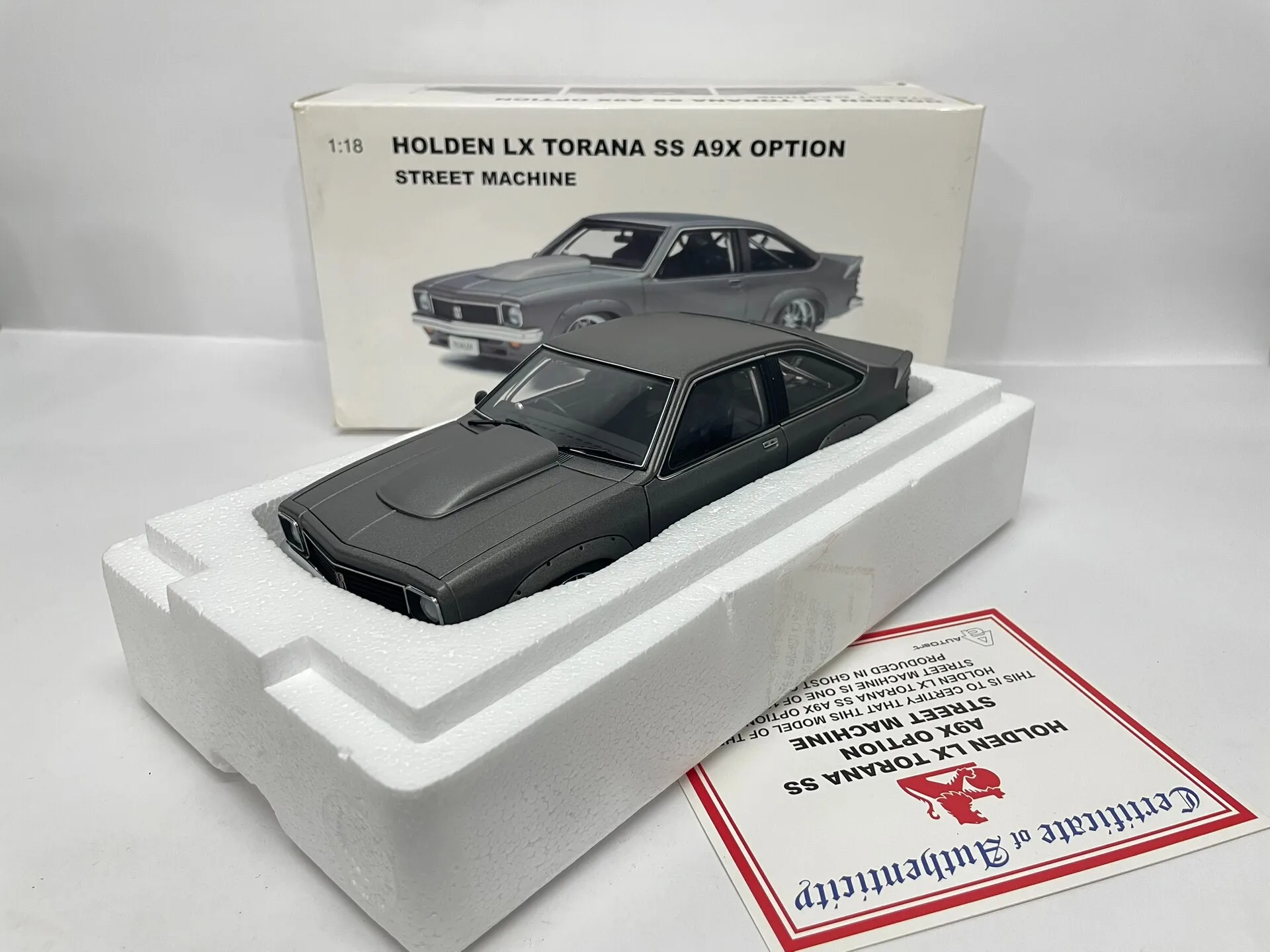

Autoart 1:18 LX Torana SS A9X Frosted Gray Simulation Limited Edition All Open Alloy Metal Static Car Model Toy Gift