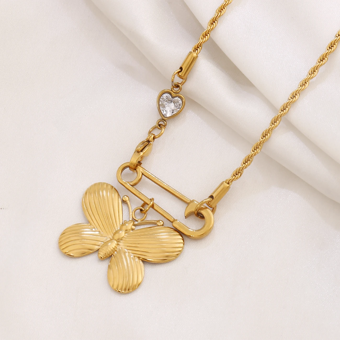 316L الفولاذ المقاوم للصدأ عقد بحلية متدلية على شكل فراشة قلادة للنساء موضة القلب الزركون بروش Charms سلسلة القلائد فام مجوهرات هدايا