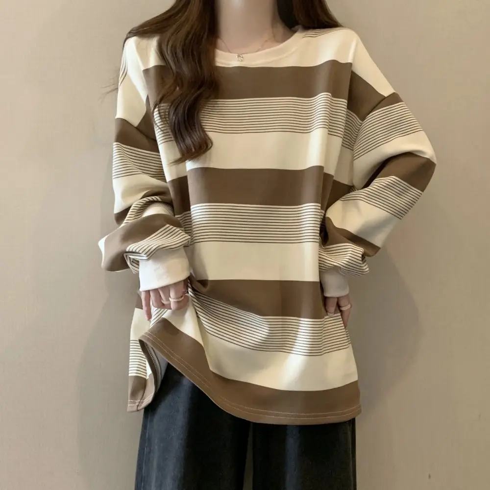 Oversize-Oberteil mit Streifenmuster, langärmeliges T-Shirt mit Streifenmuster, vielseitig kombinierbar, lockere Passform, gestreifter Sweatshirt für Damen. – Detail 3