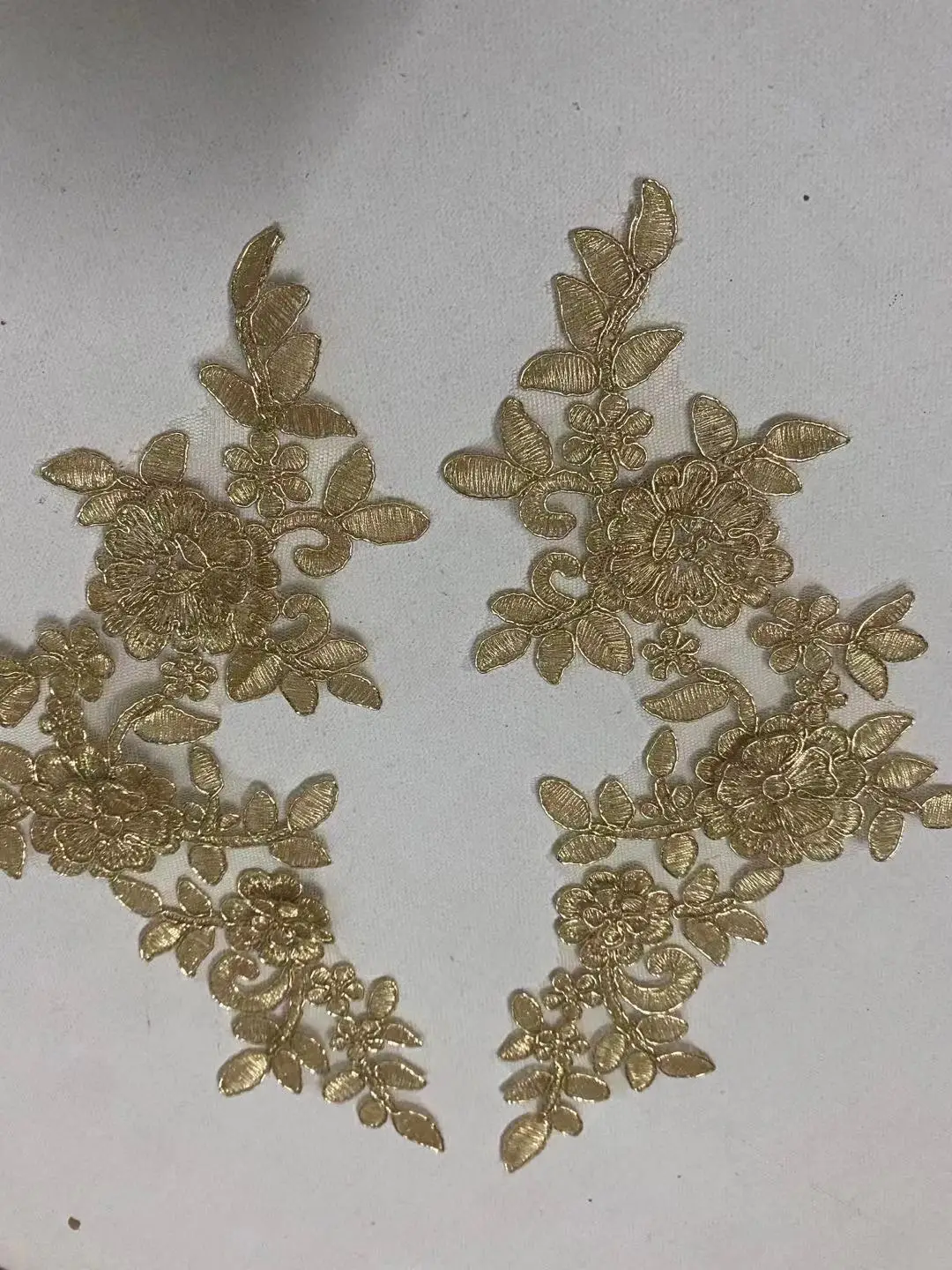 4pcs/2pairs Gold White Three-dimensional Embroidered Lace Applique Trim Sewing Collar for Wedding Dress DIY Costume Show 25X10cm