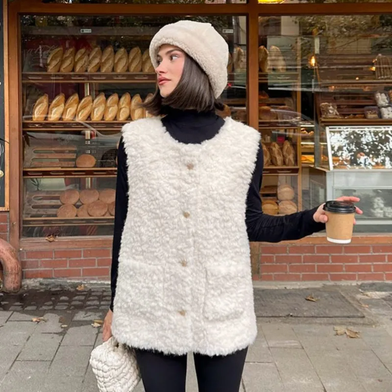 

New White O-neck Faux Fur Vests Sleeveless Single Breasted Furry Jacket Fluffy Faux Lamb Loose Warm Thick Plush Coats Luxury