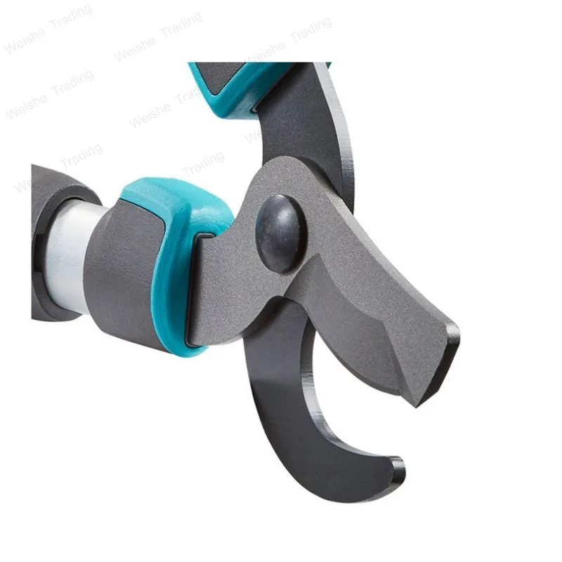 Telescopic gardening thick branch shears Garden branches are vigorously cut