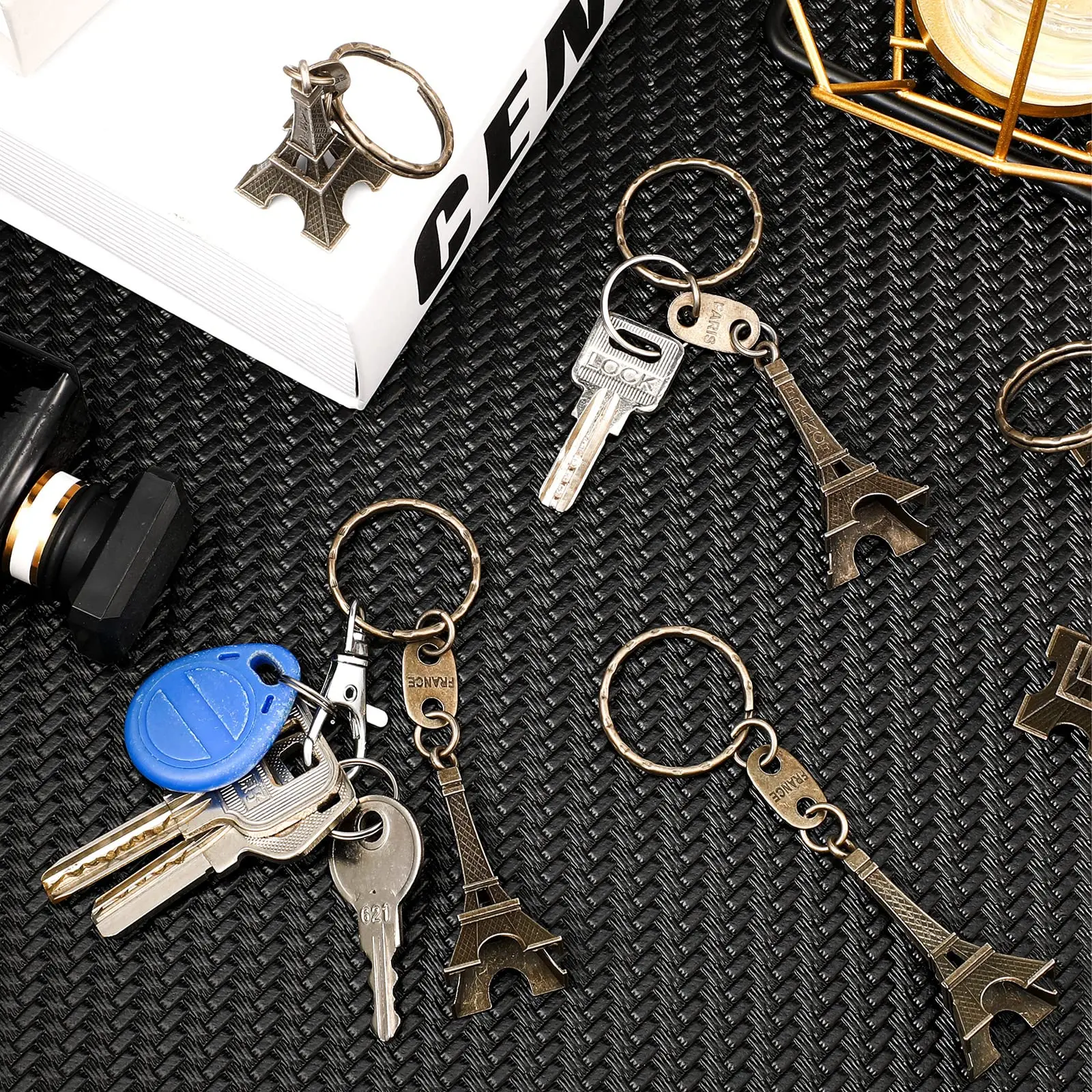 120Pcs Eiffel Tower Keychain Retro Keychain Decorations Purse Charms Statue Model Prom Keychain French Souvenirs