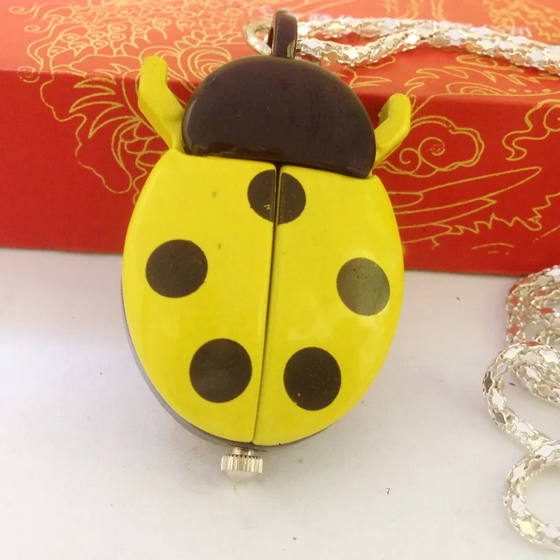 New Fashion Cute Small Golden Beetle Pocket Watchs With Chain Lightweight Necklace Pendant Clock Adult Children Ladybug Watch