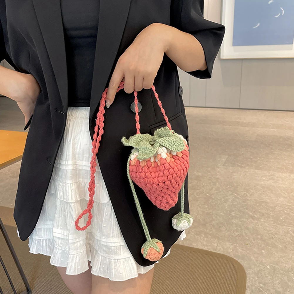 Ręcznie robiona truskawkowa torebka z dzianiny Crossbody uniwersalna truskawkowa Kawaii torebka na ramię szydełkowa wełniana torba typu Sling mała