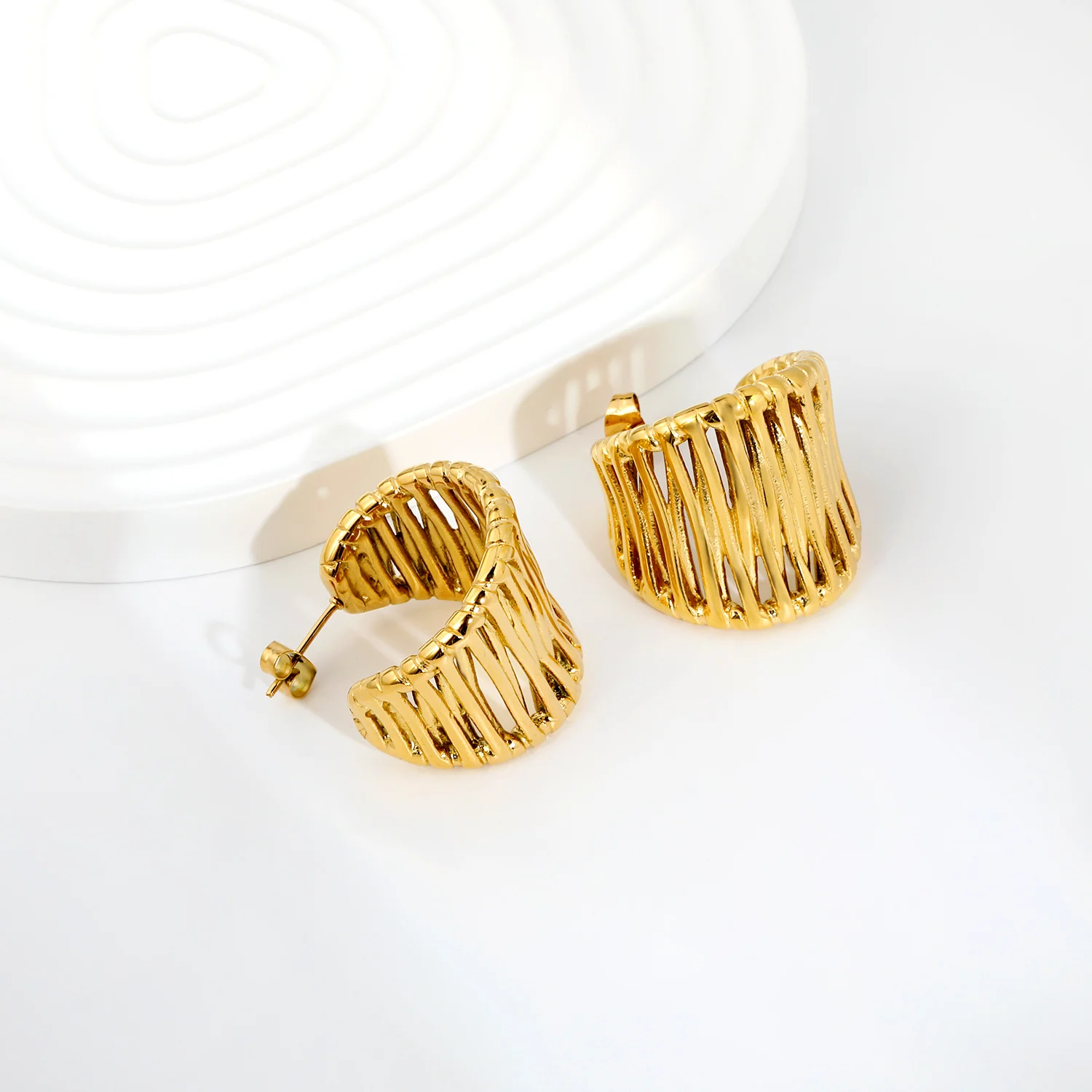 LUXUKISSKIDS New Design Weaving Hollow Geometry Round Earrings Stud Golden Stainless Steel Female Fashion Party Anniversary Gift view 3
