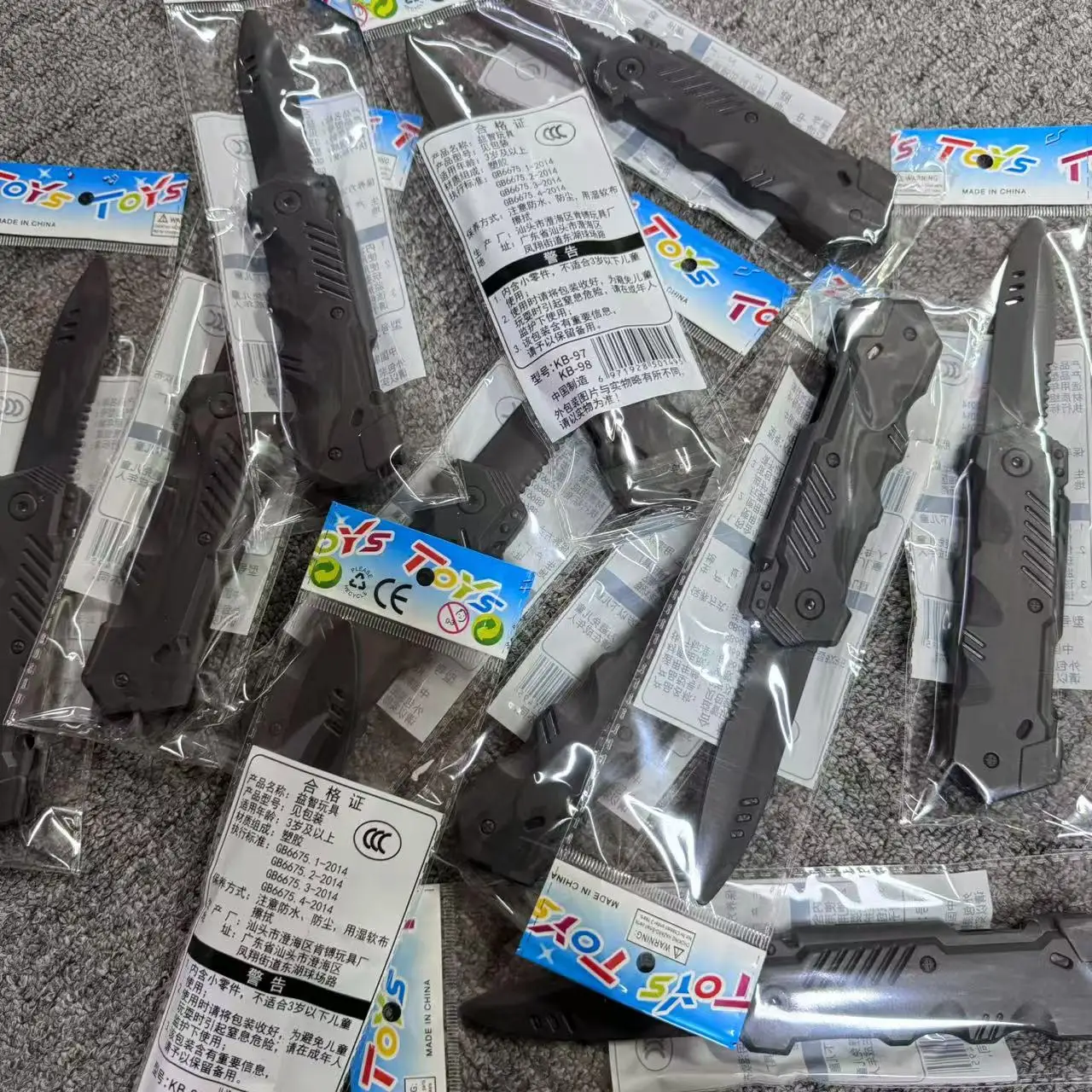 Retractable Knife Prop Fake Knife False Trick Gadget Toy Disappearing Prop Plastic Blade for Halloween Fools Day Party