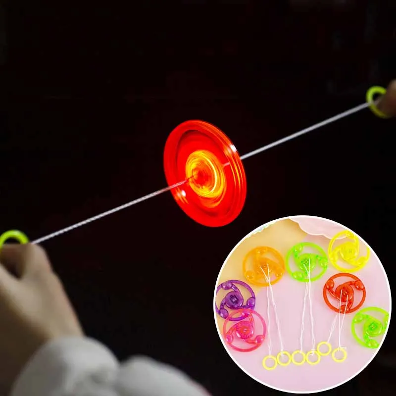 5 Stück bunte transparente lichte mit tierende Pull Whistle Schwungrad Spielzeug Kindheit Nostalgie Spielzeug Flash Schwungrad Pfeife Spielzeug