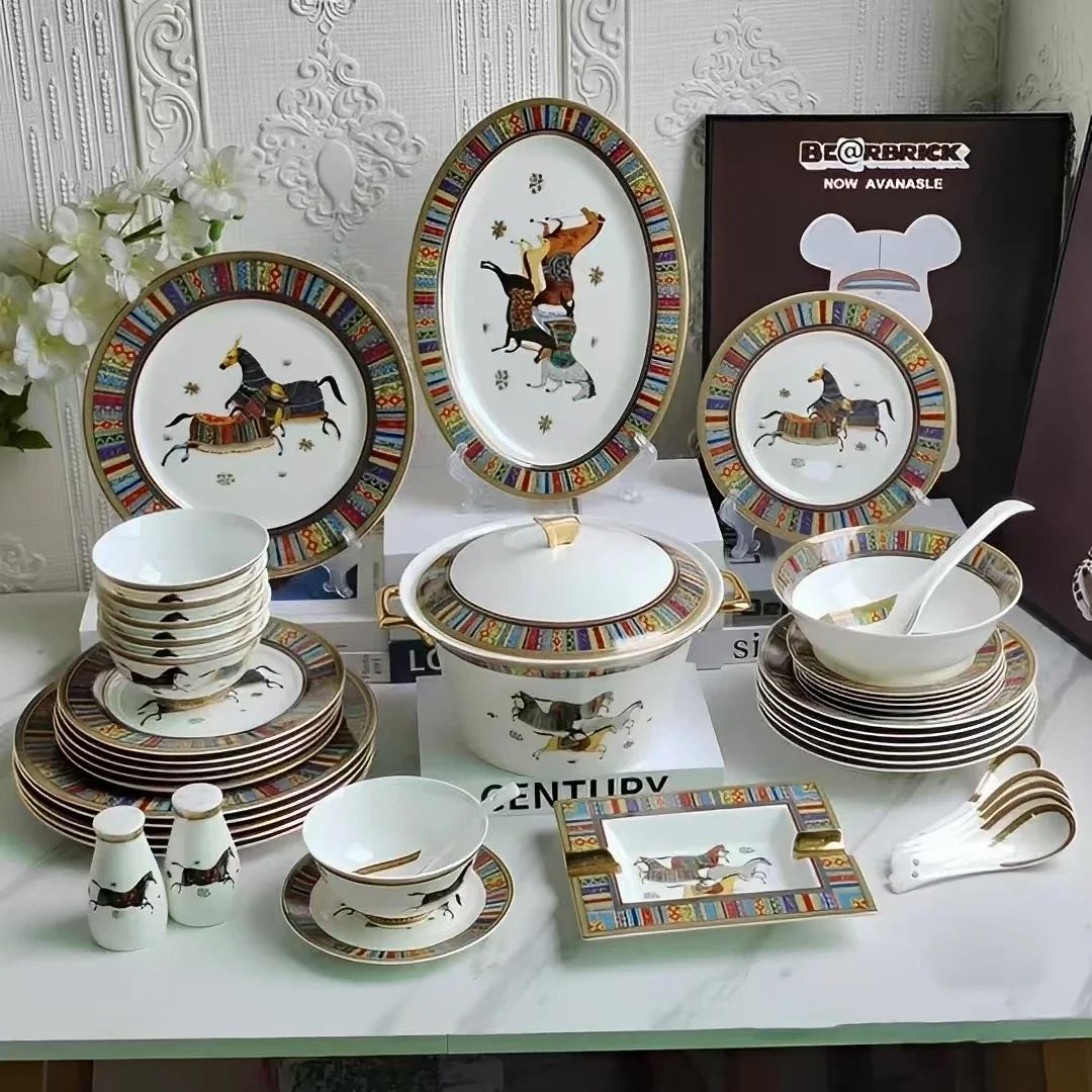 Wholesale Luxury 58pcs Gold Dinnerware Set for 12 Porcelain Dinnerware Plates Ceramic Horse Home Bone China 58pcs Gold