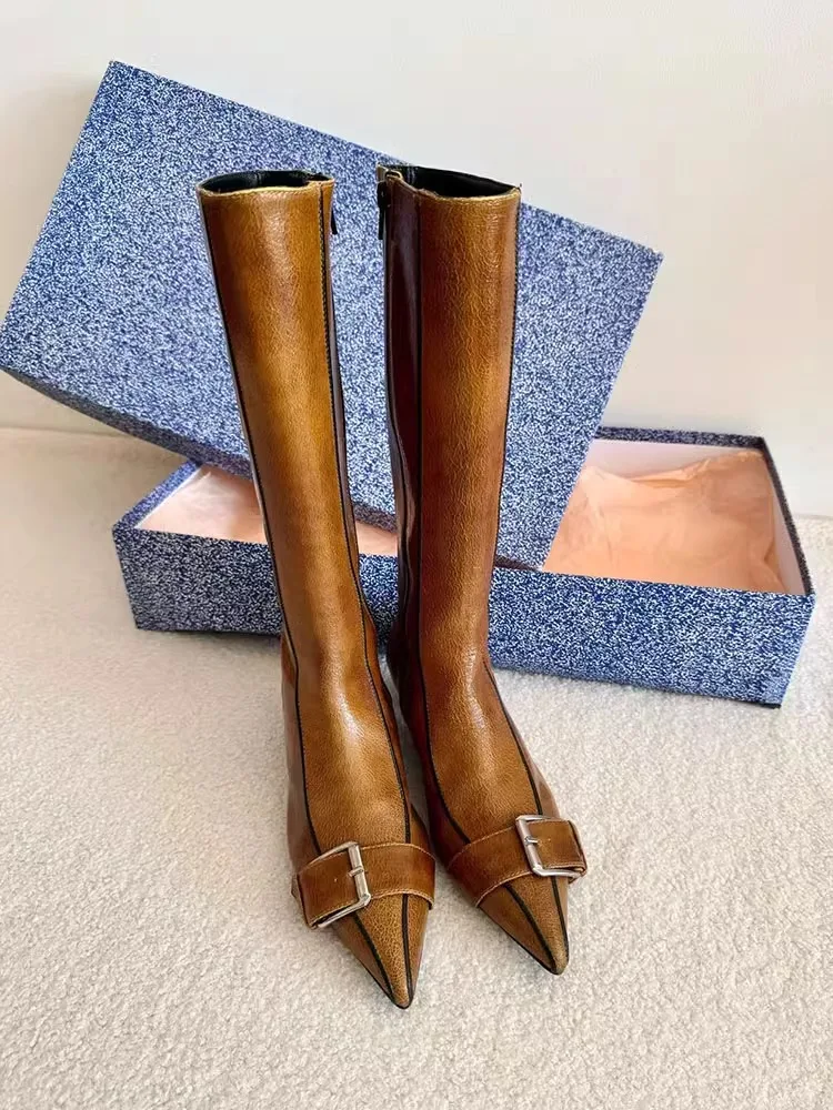 

Подиумные сапоги до колена на низком каблуке с острым носком, дизайнерские высокие ботинки с пряжкой и боковой молнией, длинные ботинки из мягкой кожи, Botas Femininas Chaussure