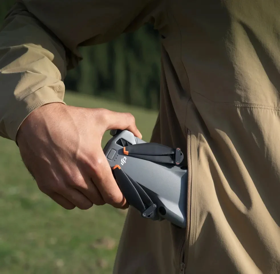 كاميرا DJI Mini 5 Pro مقاس 1 بوصة كبيرة CMOS، مستشعر العوائق متعدد الاتجاهات، خفيفة الوزن ومحمولة