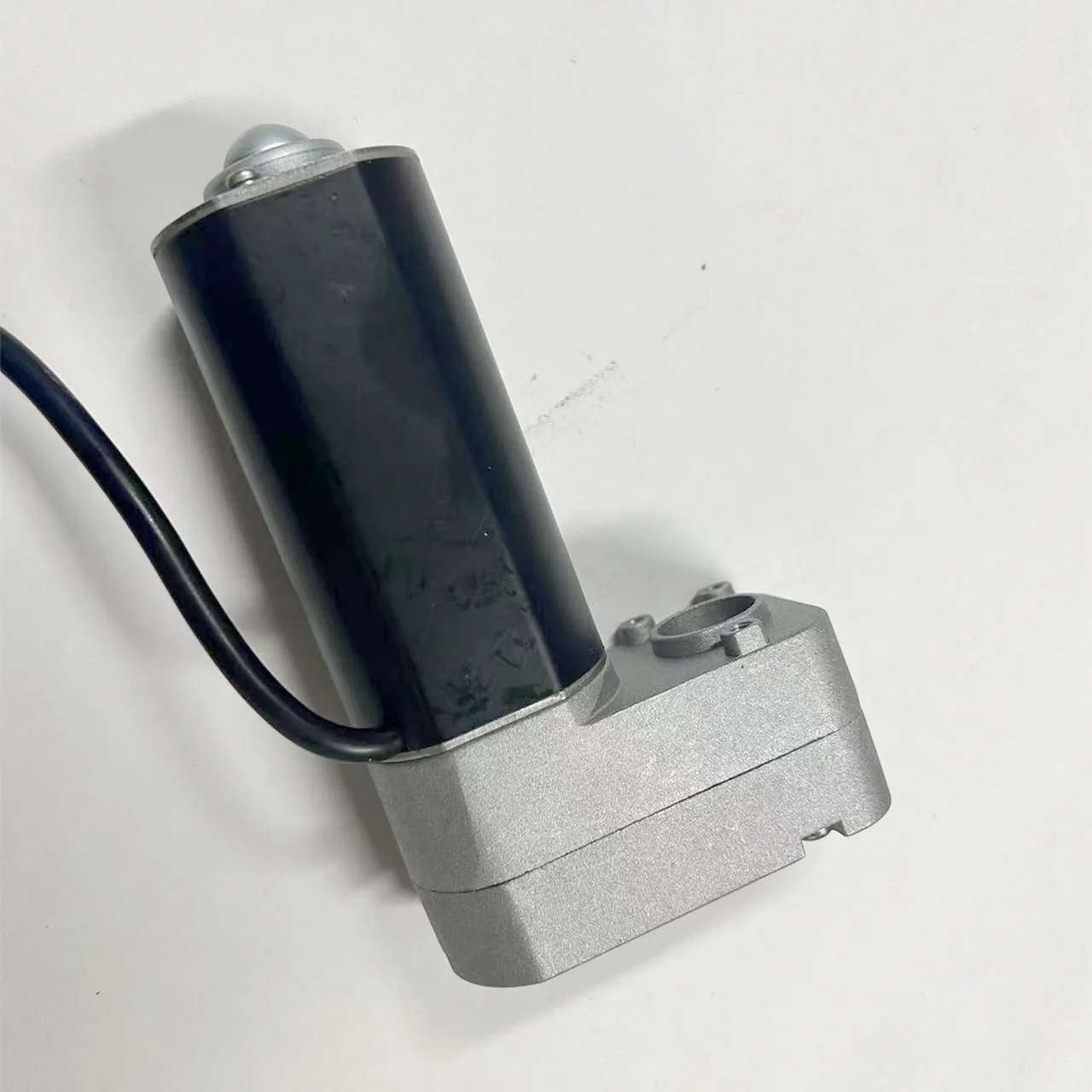 

DC 24V Height-adjustable desk motor Office Xi desk motor Inner hexagonal through-hole shaft Jinmatel motor