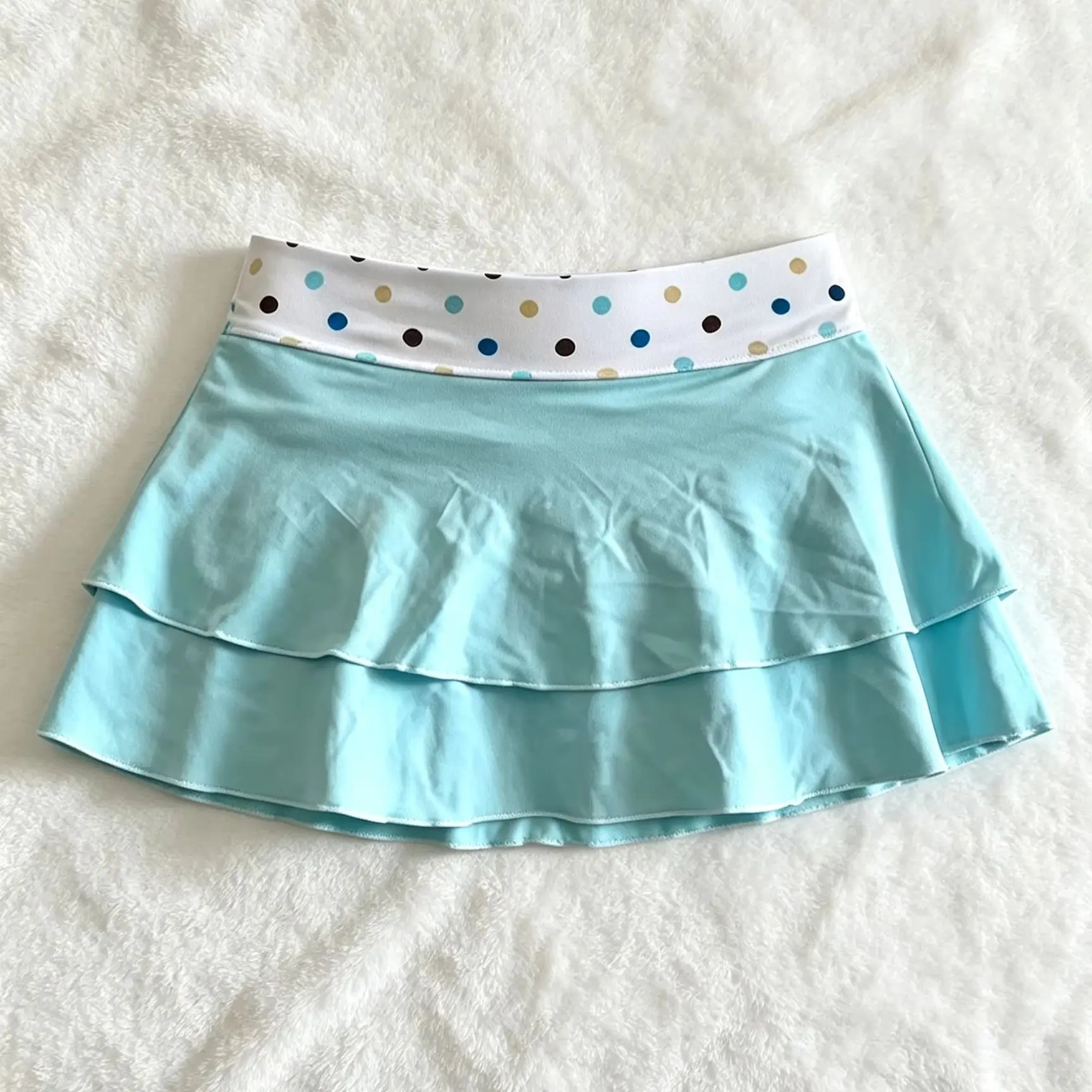 Niedlicher Sommer-Badehose-Rock für Damen mit doppelter Rüsche, Polka-Dot-Taille, hellblau, Mini-Strandrock mit integrierten Shorts – Detail 5
