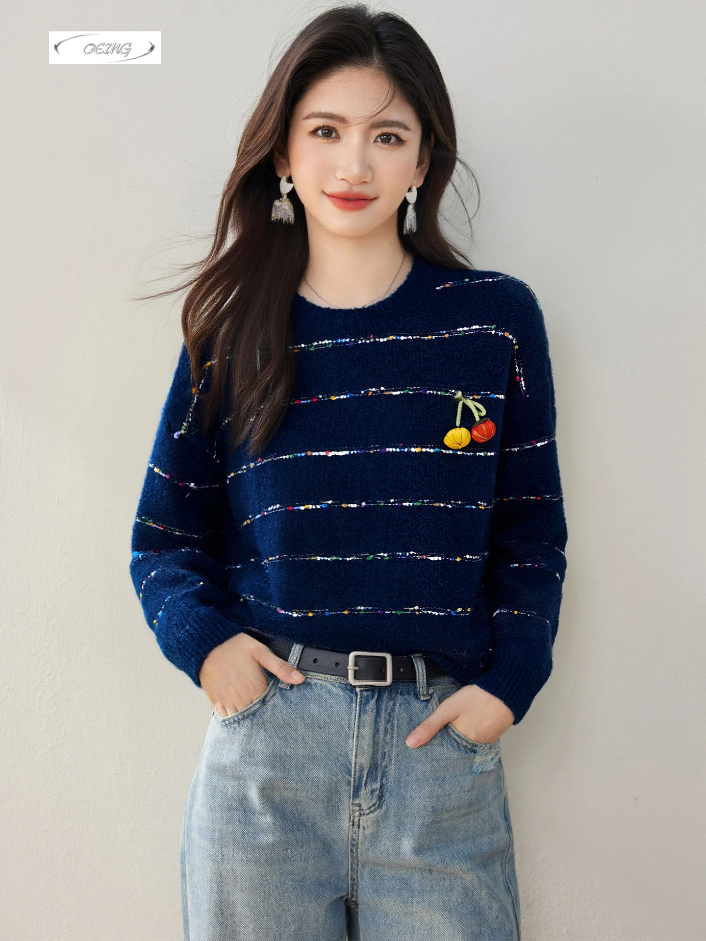 

Женский темно-синий свитер в яркую полоску с длинным рукавом и круглым вырезом, вязаный пуловер, топы, осень-зима, элегантные свободные шикарные женские джемперы 9736