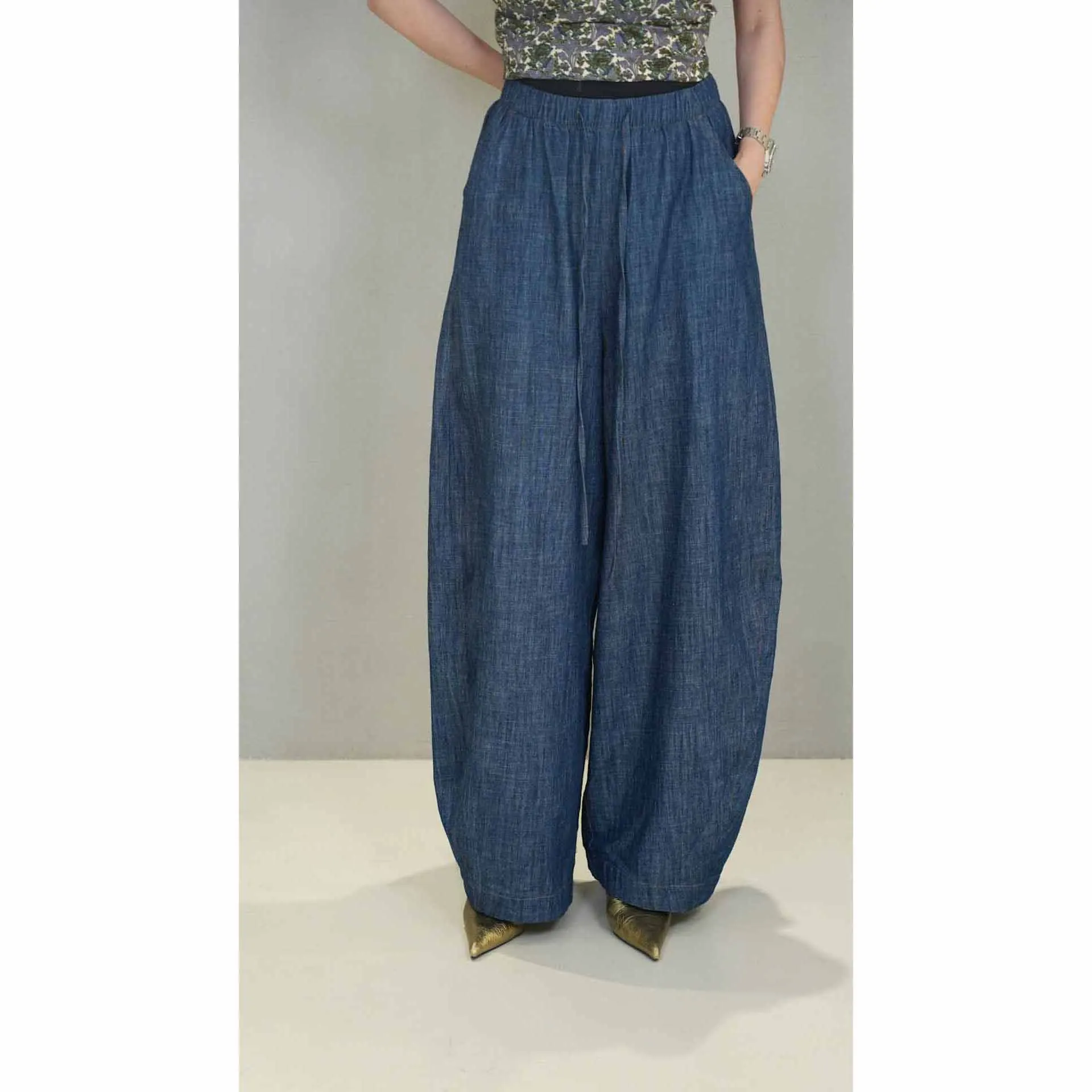 

Faionable Pioneer Loose Arc Silhouette Denim Jeans Trendy on ape Women's Premium Jeans Spring/Summer 2025