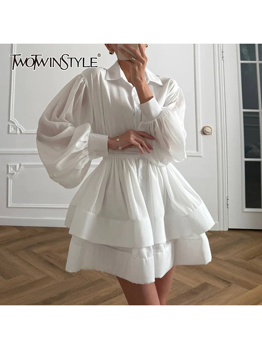 

TWOTWINSTYLE однотонные мини-платья на шнуровке для женщин с лацканами и длинными рукавами, высокой талией, темпераментное лоскутное платье с рюшами, женское