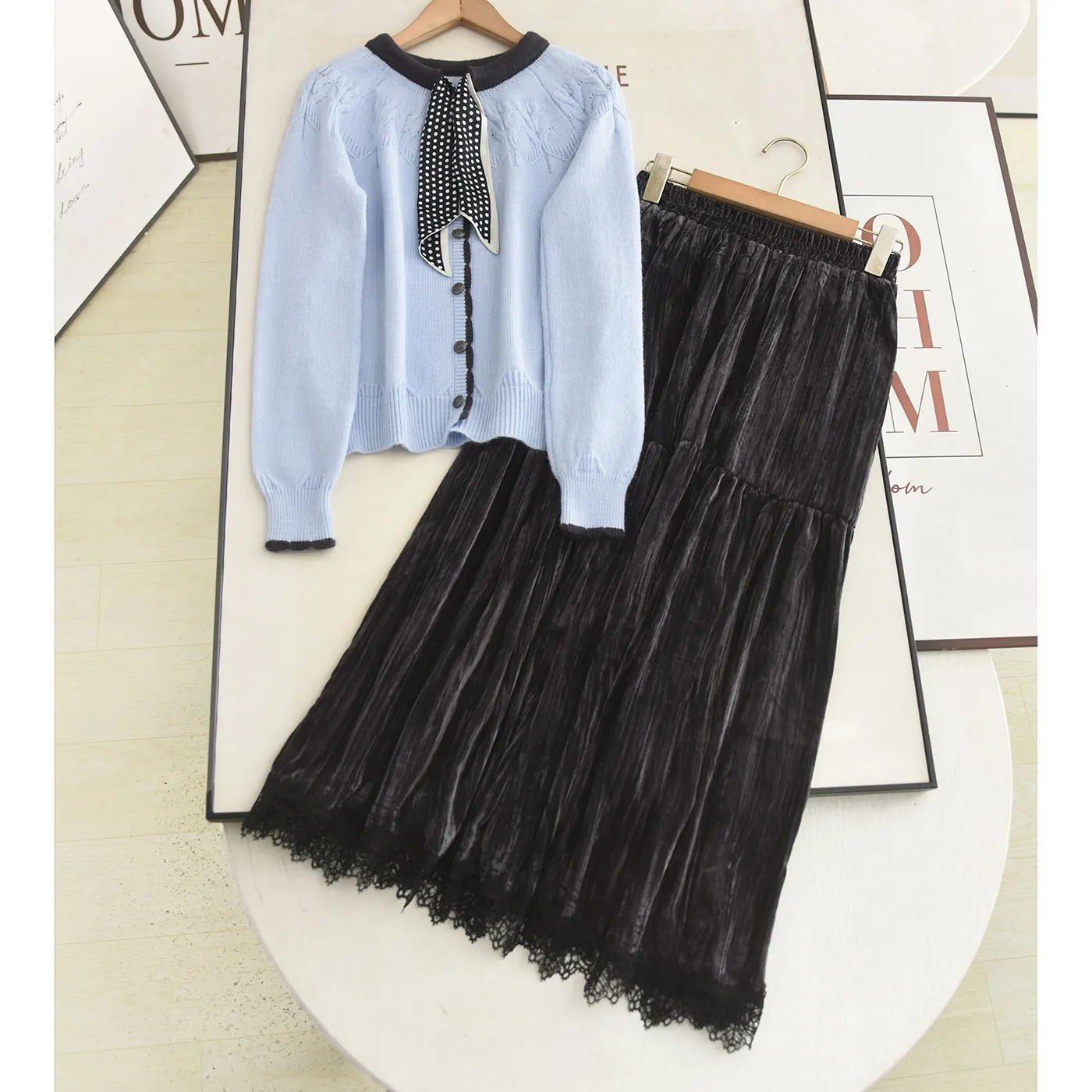 

Новый зимний вязаный кардиган, свитер, бархатная юбка, комплект из двух предметов, женский модный повседневный кружевной шарф с поясом, ансамбль