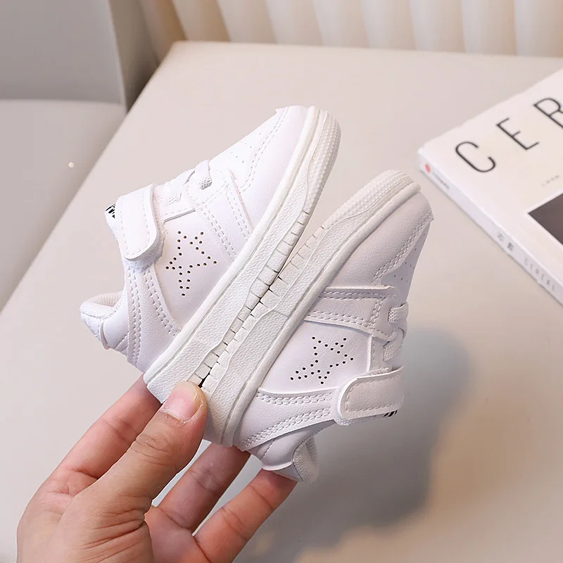 2025 ماركات جديدة كول الصلبة الأطفال حذاء كاجوال موضة الرضع تنس أربعة مواسم بنات بنين أحذية رياضية أحذية رياضية للأطفال