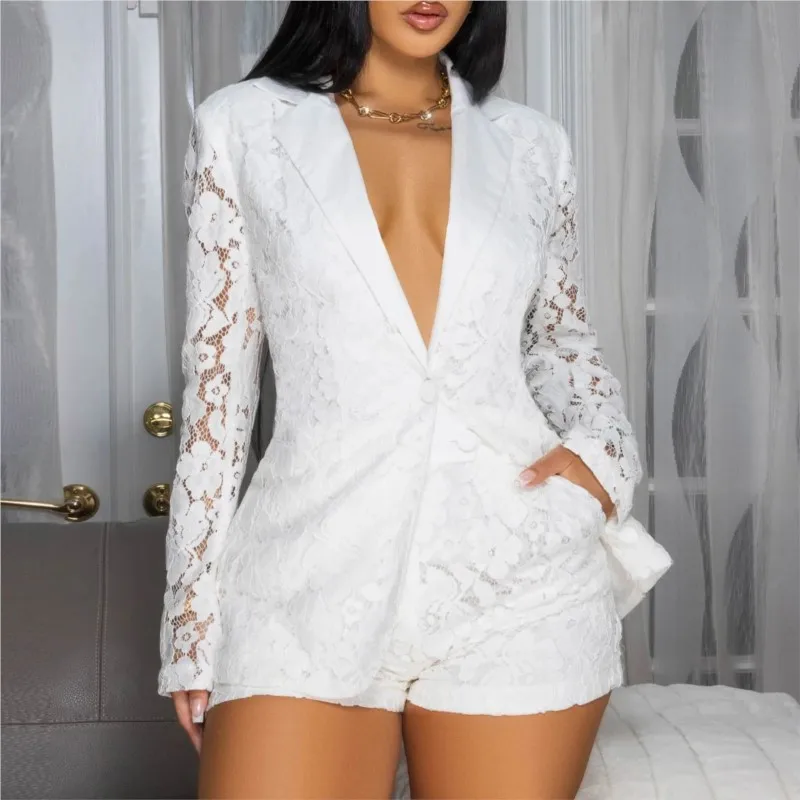 Beyaz Dantel Blazer 2 Parça Set: İlhan'ın Sonbahar Şıklığına Dönüştürdüğü Zarif Bir Seçim