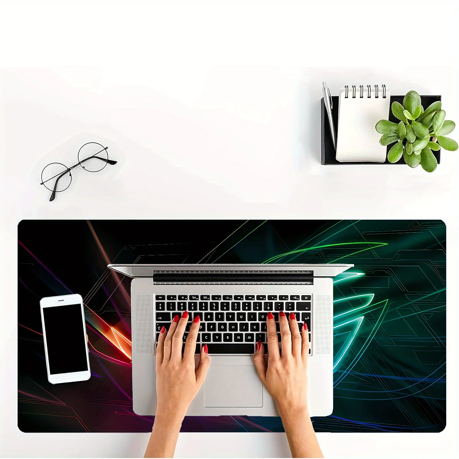 لوحة ماوس ألعاب كبيرة جدًا من ASUS ROG مع حدود مخيطة وقاعدة مطاطية غير قابلة للانزلاق