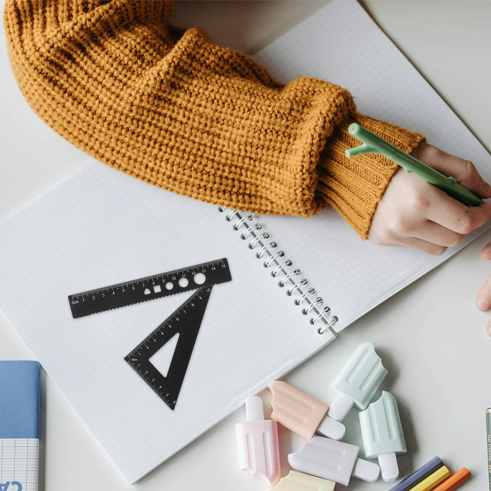 مجموعة واحدة من مسطرة سبائك الألومنيوم بوصلة سوداء مثلثة متعددة الزوايا أدوات رسم دقيقة لطلاب المهندسين المعماريين