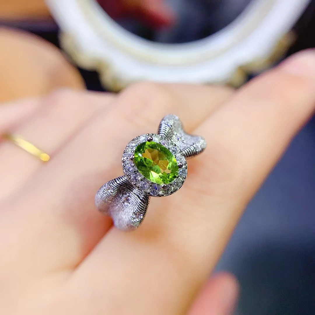 KJJEAXCMY Fine Jewelry S925 Silver Electroplating Process Inlaid Natural Peridot Women's Ring High Clarity Gem Support Testing