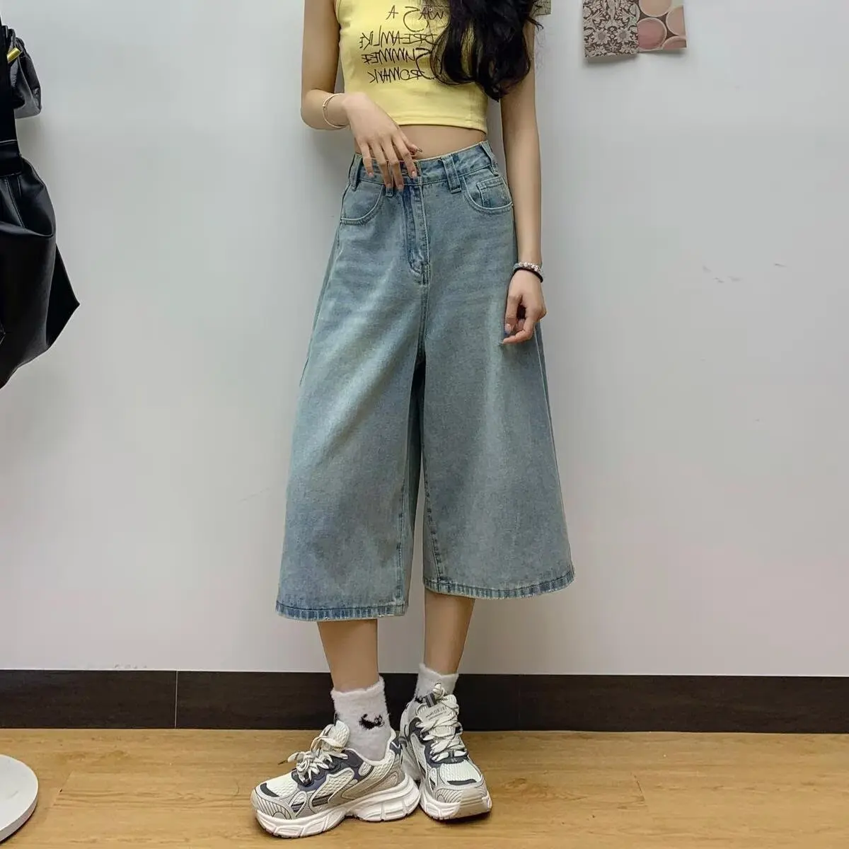 

Light colored wide leg seven quarter denim shorts for women's summer new style American retro loose slimming five quarter straig