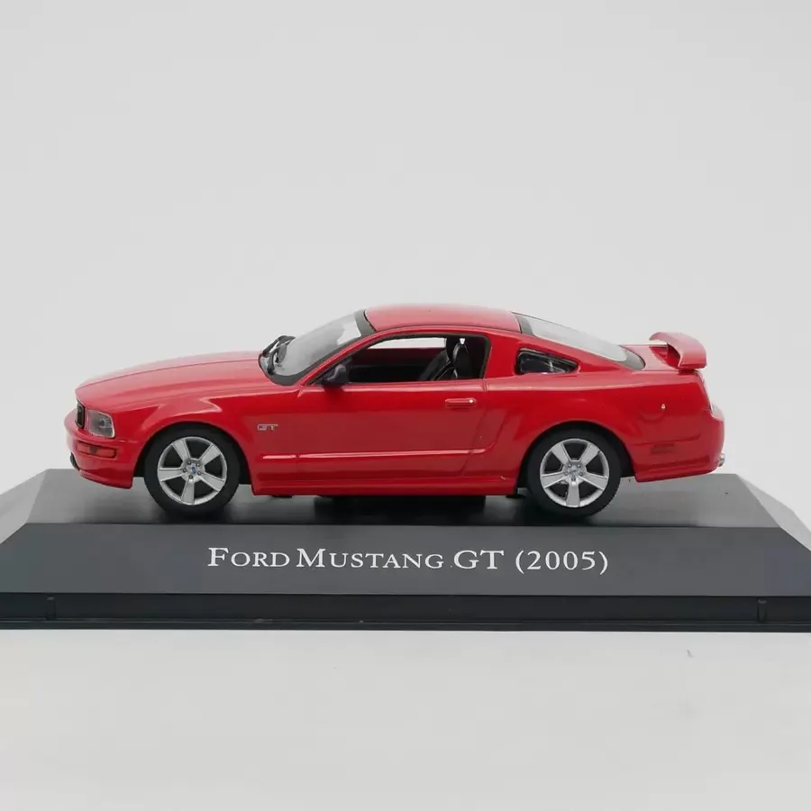 1:43 Scale Ford Mustang GT 2005 Alloy Car Model Collection Ornaments