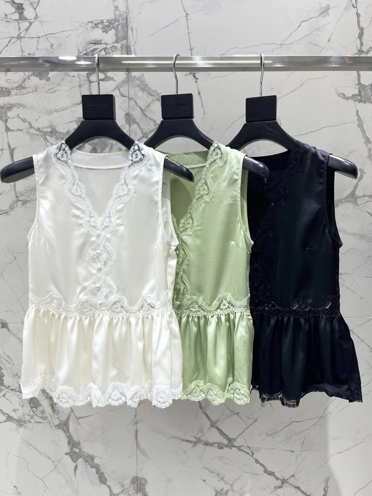 

Women's V-neck Lace Splice Sleeveless Acetate Vest Breathable Comfortable Slimming High Quality Commute Style Outerwear