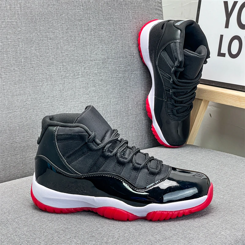 

The new high-top retro basketball shoes featuring shock absorption, wear resistance and anti-slip properties, for men.
